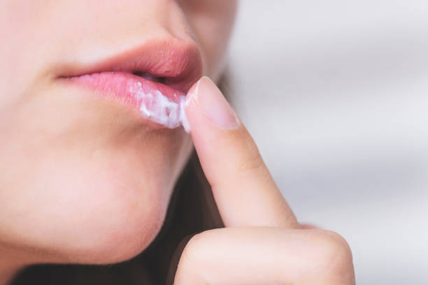 Cold tongue after filling lips: causes, symptoms and treatment